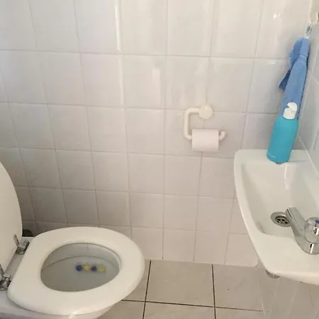 Дом отдыха Strandjutter Huisje 8 *